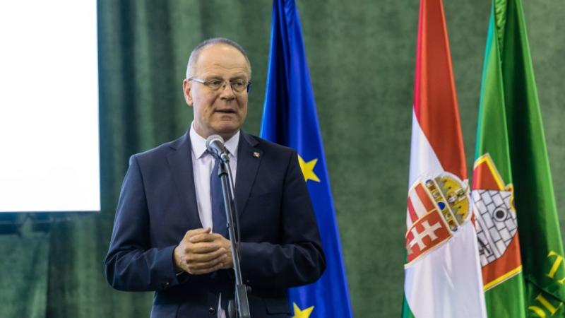 A Fidesz által benyújtott törvényjavaslat célja, hogy szigorúbb keretek közé szorítsa a költési lehetőségeket, ezzel új szabályokat hozva a gazdasági döntések terén.