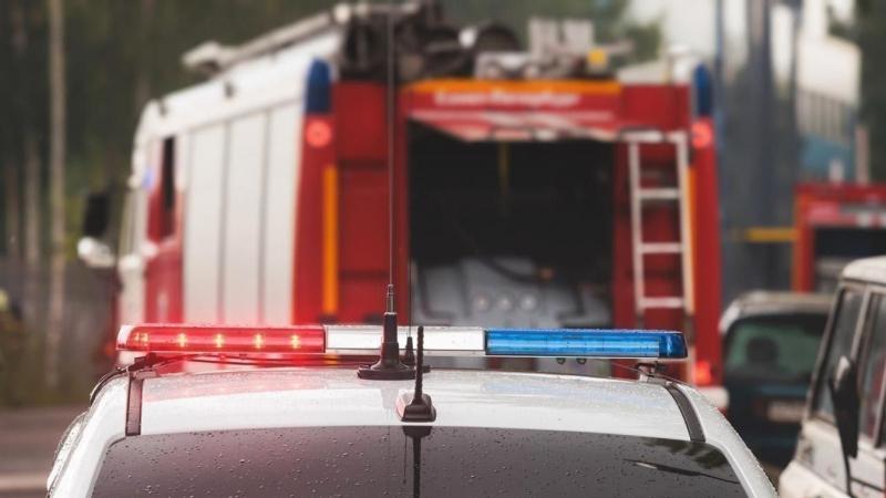 Baleset történt az M6-os autópályán, teljes útzár Szedres környékén. A helyszínre tűzoltók érkeztek, hogy segítsenek a helyzet kezelésében. Kérjük, hogy az utazók kerüljék el a területet, és figyeljenek a forgalmi változásokra.