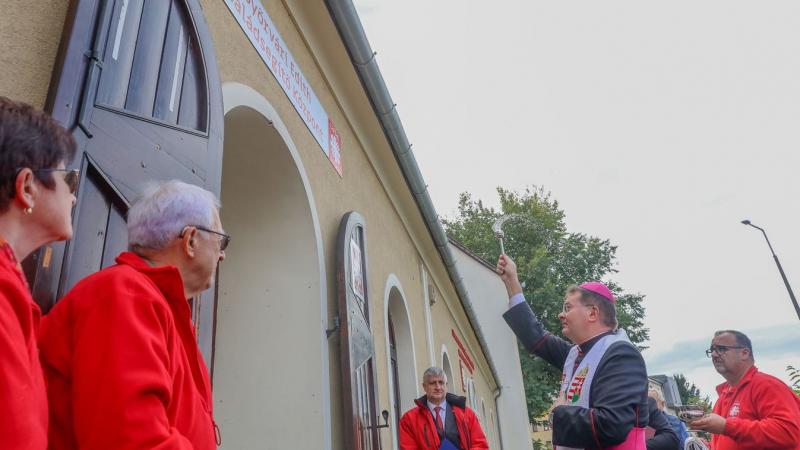 A karitász családok támogatására összpontosít: ma délelőtt áldásra kerül sor, este pedig jótékonysági koncert várja az érdeklődőket a szombathelyi székesegyházban.