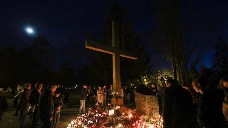 Fekete medvék és lágy gyertyalángok: ezek alkották a hét legnépszerűbb fényképgalériáit.