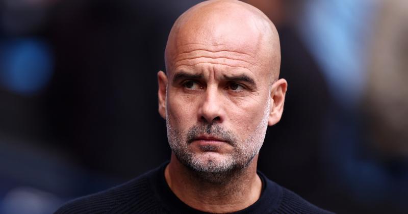 Pep Guardiola kétségbeesetten dörzsölte a fejét, miközben az orrát is megütötte, a fájdalom nyomán pedig vérző seb keletkezett. A pillanatot egy fotó örökítette meg, amelyen jól látszik a szenvedésének nyoma.