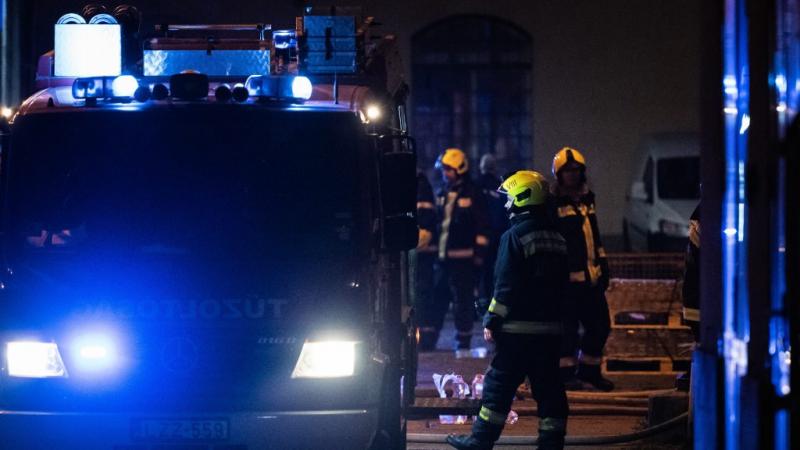 Tűzeset a Keleti pályaudvaron: MÁV dolgozói hősiesen mentettek ki 30 vasúti kocsit a lángok közül. Az esemény gyors reagálást igényelt, és a munkatársak bátorságának köszönhetően sikerült megakadályozni a katasztrófa további terjedését.