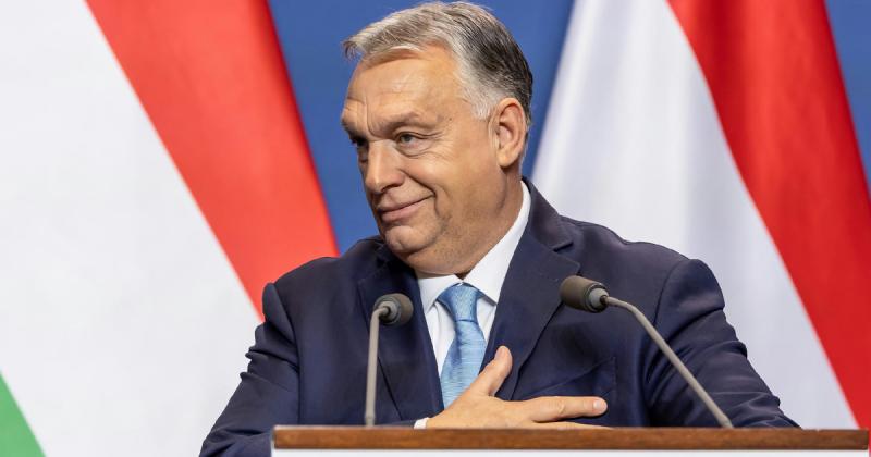 Orbán váratlanul megfordította álláspontját a luxusrepülés ügyében, ám a világ még inkább meglepte őt, ahogy a söjtöri ebéd elítélésétől eljutott a magánrepülőzésig.
