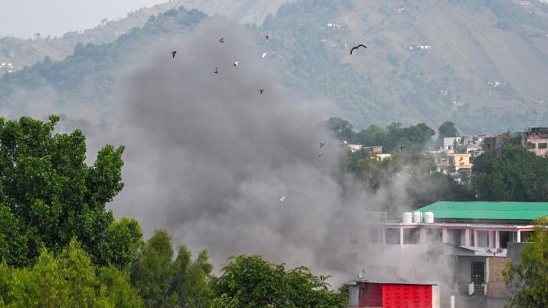 India és Pakisztán között ismét feszültség alakult ki, ami aggasztó mértékben növeli a két ázsiai atomhatalom közötti konfliktus lehetőségét. Az események gyorsan fejlődnek, és a nemzetközi közösség figyelme is egyre inkább a helyzetre összpontosul.