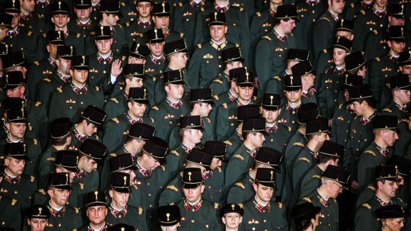 Az ügyészség nyomozást indított az Országgyűlési Őrség egy ittas állapotban lévő tisztjének zaklatási ügye kapcsán.
