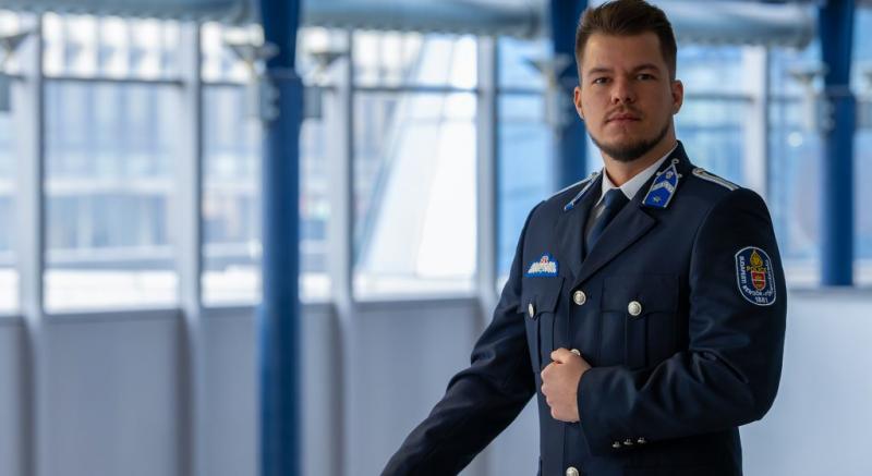 Fegyelmi eljárás vette kezdetét azzal a rendőrrel szemben, aki kifejezte ellenállását a KDNP reklámarcaként való szereplés ellen.