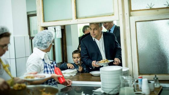 Hadházy: Egy törvényjavaslat révén az iskolai menzákra szánt pénzek egy részét is eltulajdonítanák, amelyet Palkovics korábbi üzlettársa kapna kézhez.