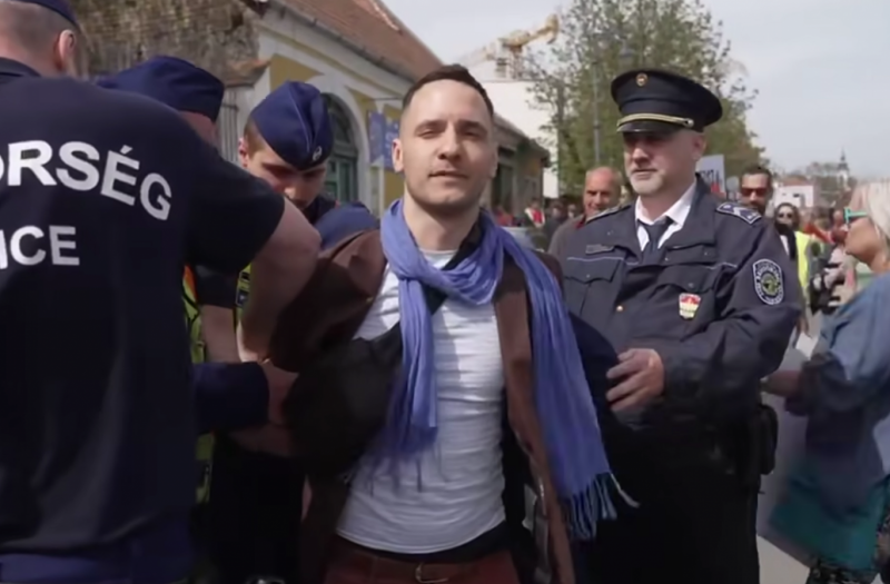 Már nem tölti be őrsparancsnoki szerepét az a rendőr, aki a Magyar Péter rendezvényét megzavaró megafonos exlelkésszel szemben intézkedett.