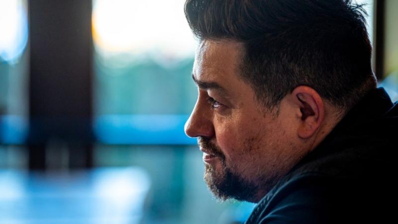 Ezek az emberek annyira elmerültek az Oxfordi tanulmányokban, hogy már csak a saját nézőpontjukat látják, mintha a világ csak az ő elképzeléseik körül forogna.