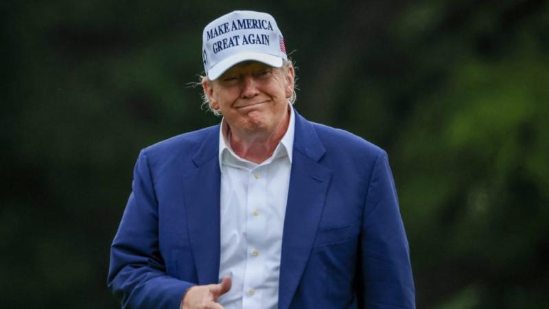 Trump: Putyin teljesen megőrült | 24.hu

Donald Trump, az Egyesült Államok korábbi elnöke, egy interjú során kifejtette véleményét arról, hogy Vlagyimir Putyin orosz elnök viselkedése egyre inkább kiszámíthatatlanná vált. Trump hangsúlyozta, hogy Putyin d
