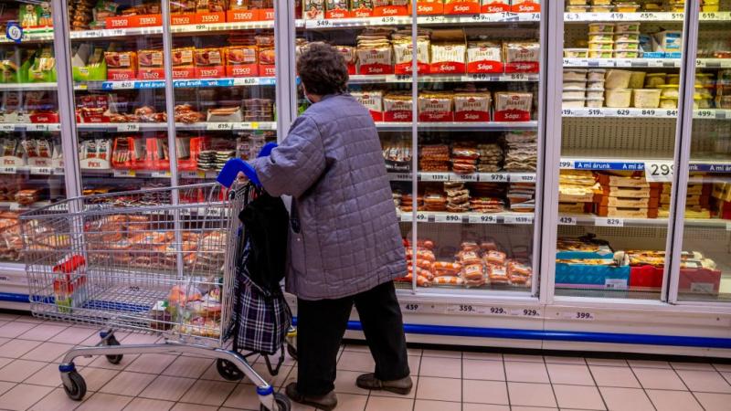 A kormány egy különleges kezdeményezéssel segíti a nyugdíjasokat: 30 ezer fontos élelmiszer-utalványt kínálnak számukra, hogy megkönnyítsék a mindennapi megélhetést.