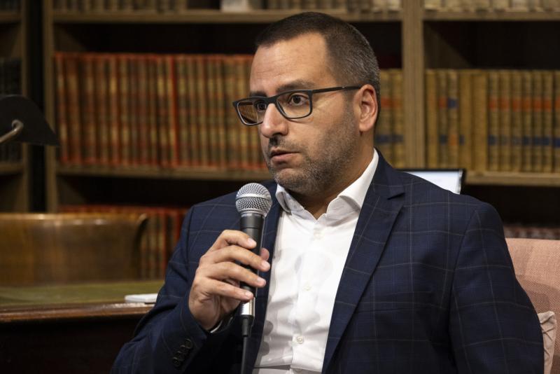 A Szuverenitásvédelmi Hivatal jogi képviseletét ugyanaz a jogi iroda látja el, amely a tervezett alapítvány érdekeit is szolgálja, ahová az szja-felajánlásokat irányítanák.