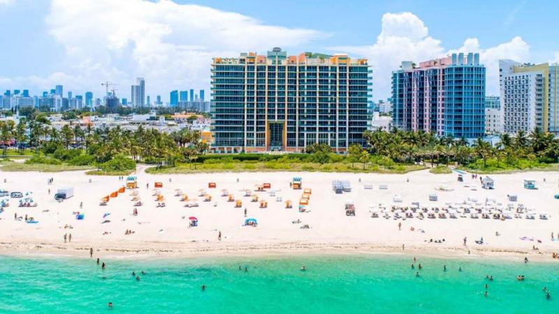 Balásy Gyula közel 2,5 milliárd forint értékben vásárolt luxuslakásokat Miami Beach-en.