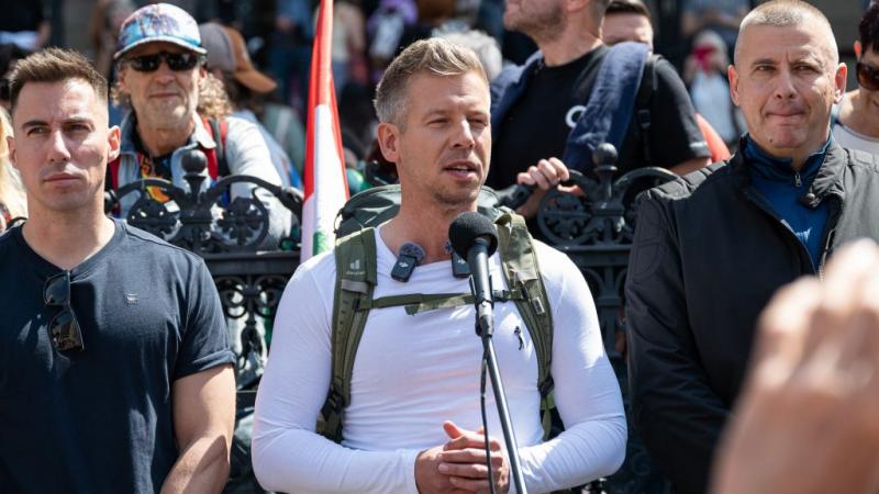 Magyar Péter: A Tisza átvállalja a Kölcsey Gimnázium oktatóinak költségeit

A Tisza, amely régóta a magyar kultúra és történelem szimbóluma, most egy különleges gesztussal állt elő. A Kölcsey Gimnázium tanárainak terheket vállalva, a folyó nem csupán term