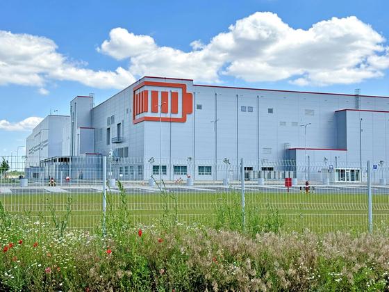 Közel 20 milliárd forintos veszteséget könyvelhet el a komáromi és iváncsai akkugyártás területén.