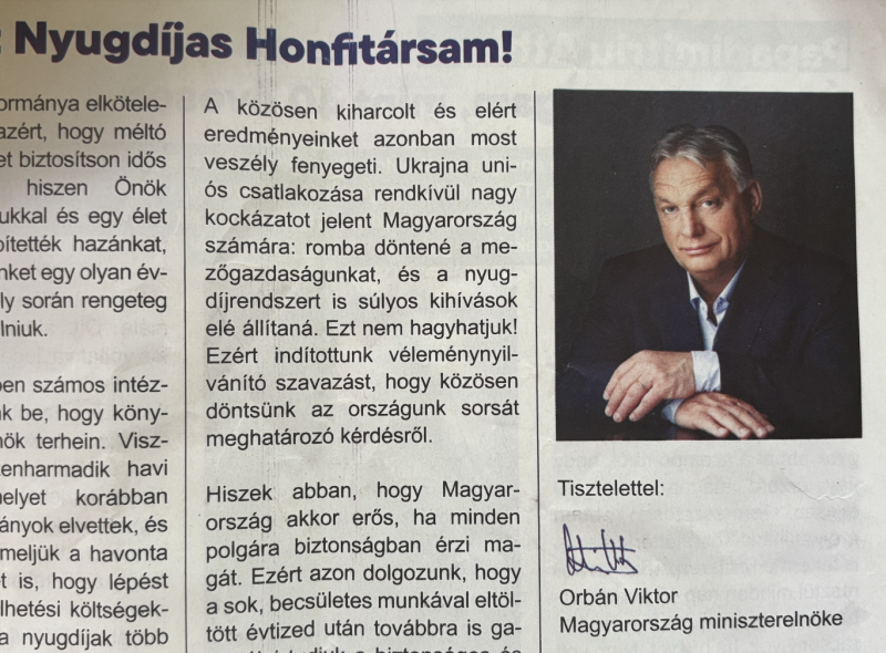Jó időben: Orbán Viktor fényképével és aláírásával ösztönzik a nyugdíjasokat a szerencsejátékok próbálgatására.