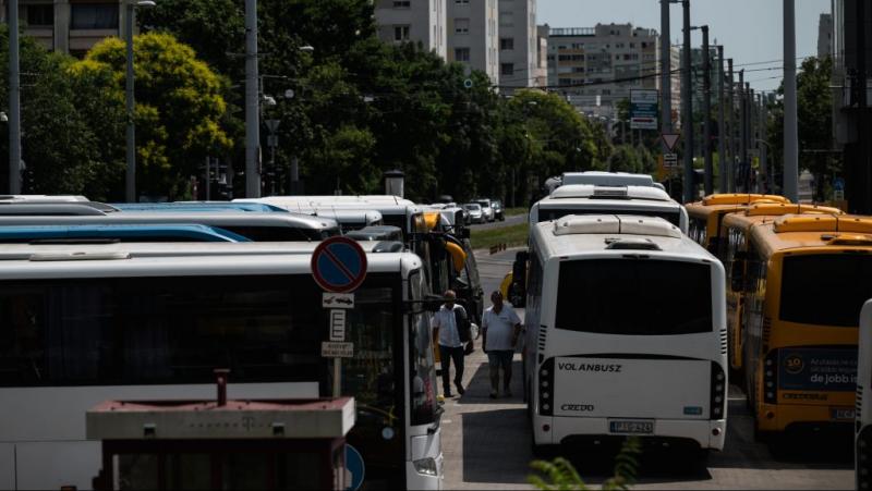 Ma is 300 busz áll készen a MÁV flottájában, és akár rendőri kíséret is segítheti a közlekedést Budapesten.
