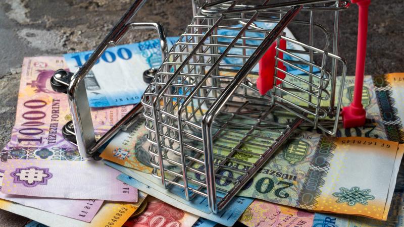 Az infláció kellemetlen meglepetései mindig váratlanul érhetnek minket. Az árak emelkedése sokszor olyan helyzeteket teremt, amelyekre nehéz felkészülni. A mindennapi kiadások hirtelen növekedése sok család számára komoly kihívást jelent, hiszen a megszok