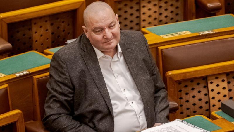 A Népszava beszámolója szerint Németh Szilárd által alapított alapítvány birtokába került az 1,8 milliárd forint.