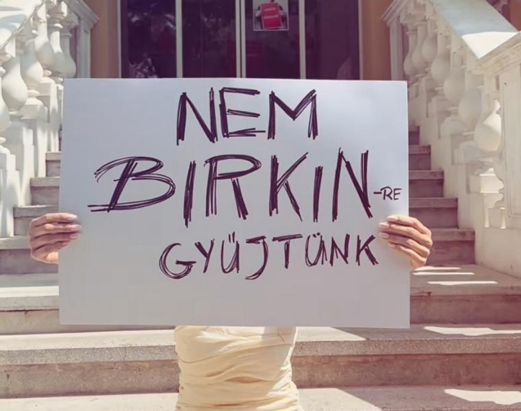 Görög Zita élcelődött a Birkin-táskákkal büszkélkedő NER-feleségeken, míg Orbán Ráhel tetszését fejezte ki egy lájkkal.