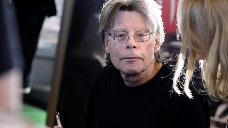 A jó, a gonosz és egy halálos vírus – Stephen King klasszikusának új feldolgozása érkezik a mozivászonra. Az író zseniális világában a feszültség és a horror találkozik a mindennapi valósággal, és most egy új, friss nézőpontból élhetjük át a történetet. A