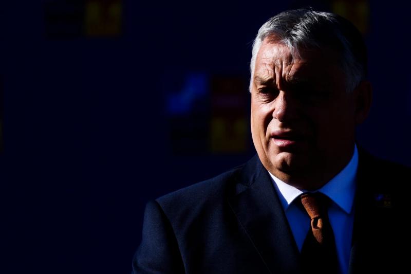 A kegyeletsértés sem akadályozza meg Orbán Viktort abban, hogy folytassa kampányát.