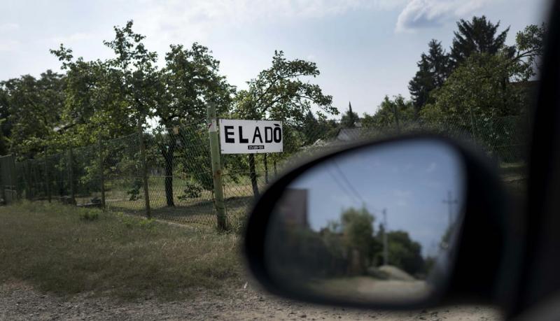 Így lopták el egy nő budai telkét, amelynek értéke több száz millió forint.