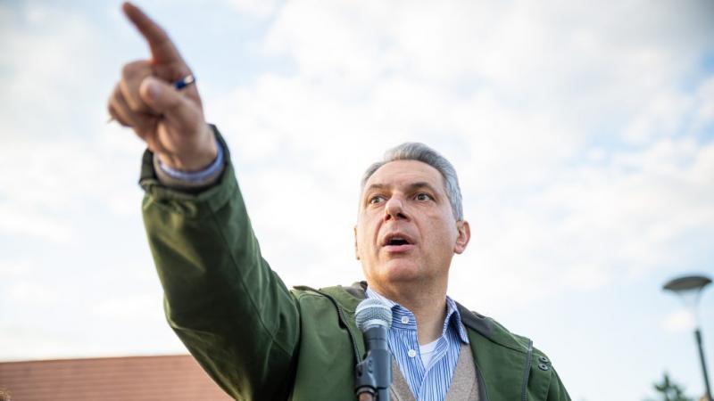 Lázár János véleménye szerint a fiatalok körében egyre inkább elterjed a Fidesz-ellenesség, amelyet irracionálisnak tart.