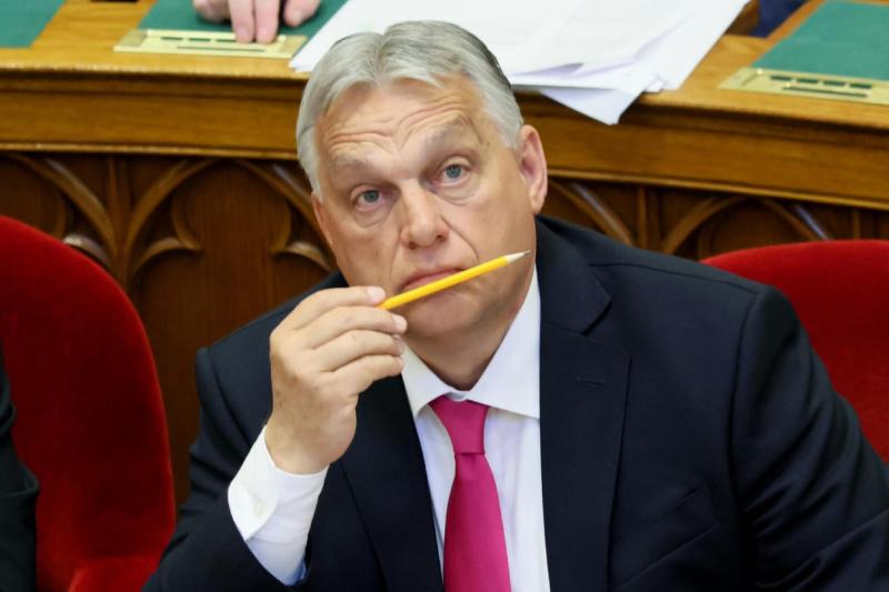 Gazdasági elemzők szerint Orbán Viktor gazdasági sikereihez eddig társuló szerencse végleg elillant. A világpiaci trendek és a belső kihívások együttes hatására a miniszterelnöknek új stratégiákat kell kidolgoznia, hogy megőrizze a gazdasági stabilitást é
