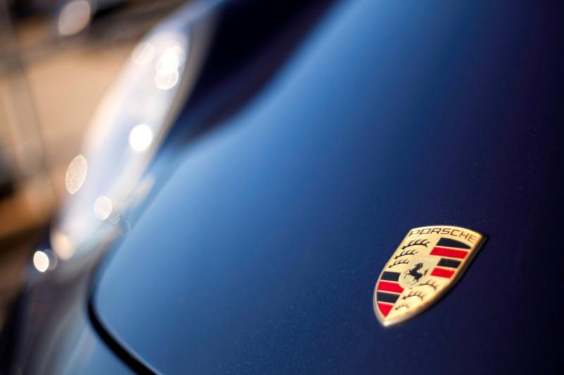 A Porsche jelentős lépésre készül, mivel tömeges elbocsátásokra van kilátásban a vállalatnál.