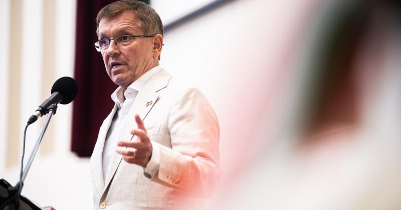 Százmilliárdos összegek eltűnéséről van szó, és Matolcsy György céghálózata önállóan is kérdéseket vet fel.