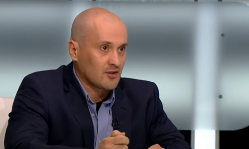 Az a személy, aki ismételten politikai mozgalmat indít, éppen akkor lép színre, amikor a Fidesznek látszólag komoly kihívója akad.