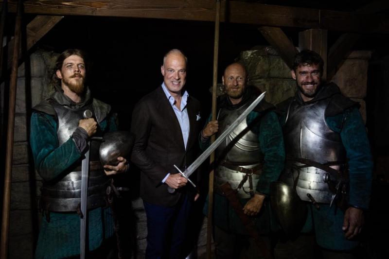 Szalay-Bobrovniczky Kristóf egy alapítványt alapított, amelynek célja, hogy támogassa a magas színvonalú életvitel fenntartását.