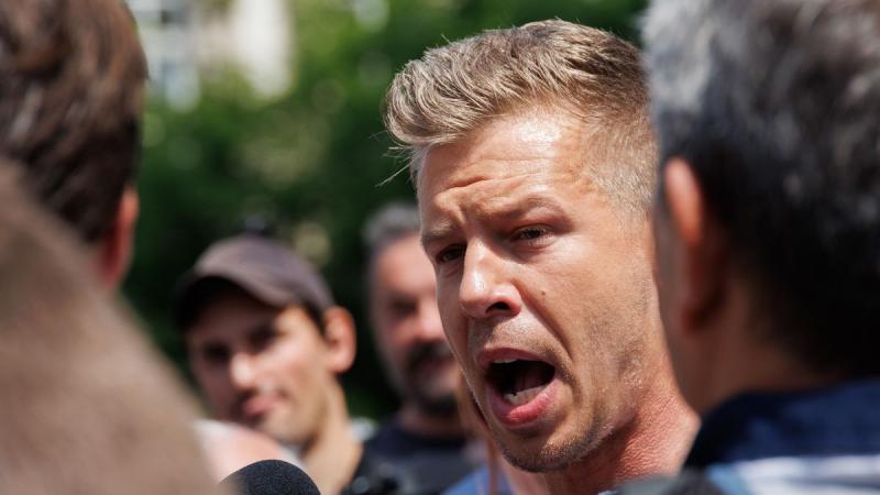 Lebukott egy baloldali álhírgyár: a kémtoll, a titokzatos szír repülőgép és az internetblokkoló után a MOK - Takács Péter most két újabb vádat is azonnal megcáfolt.