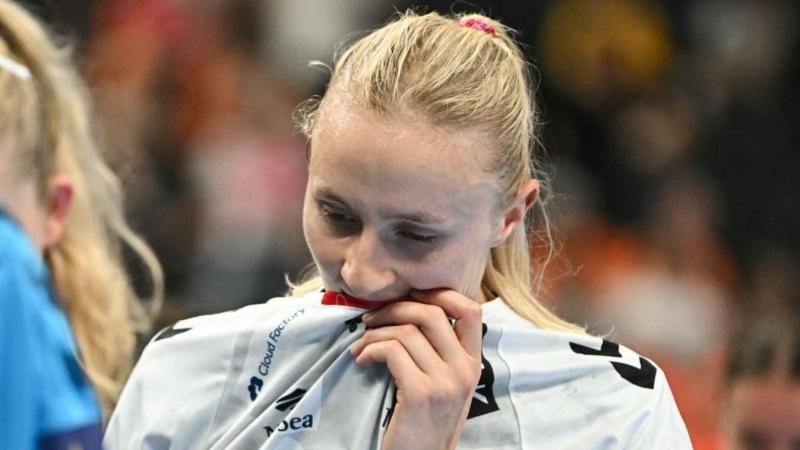 A Debrecenbe látogató dán kézilabdázóknak bizony nem volt könnyű éjszakájuk, hiszen a földön kellett pihenniük.