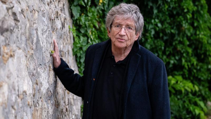 Kern András ismét a járdán parkolt, és ezúttal is lelkesen kifejtette az indokait.