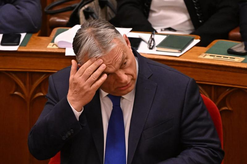 A helyzet már odáig jutott, hogy a kormány a kampányfinanszírozásához is hitelt kell felvennie, mivel a költségvetés annyira megfogyatkozott.