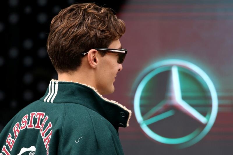 Megdöbbentő, hogy mennyit fizettek a Mercedes pilótájának az aláírásáért!