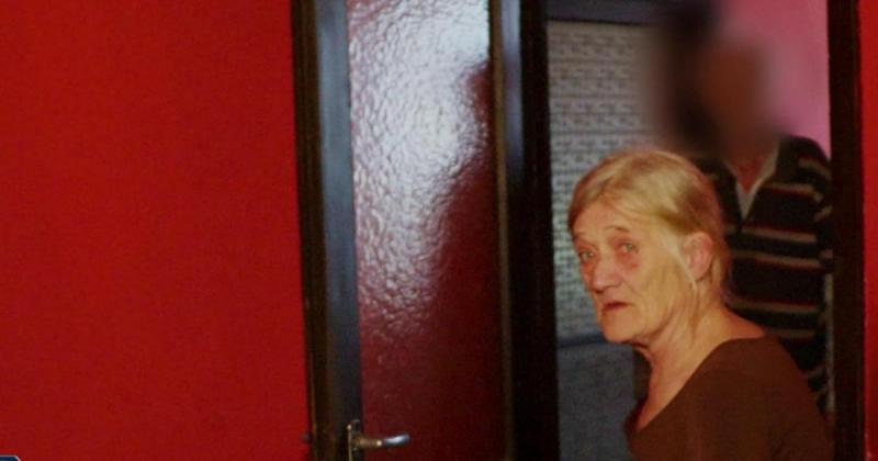 Egy tragikus történet bontakozik ki: a lány, akit a legnagyobb szenvedés kísért, éhségtől gyötrődött, míg apja már a túlvilág csendjében pihen, az anya pedig a bíróság előtt áll, ahol megkapja méltó büntetését. Az élet kegyetlensége és a felelősségvállalá