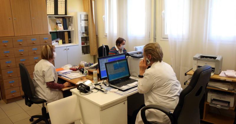 Feltűnő átalakulás várható a rendelők világában: bizonyos betegségekkel ezentúl nem szükséges szakorvosi konzultációra menni.