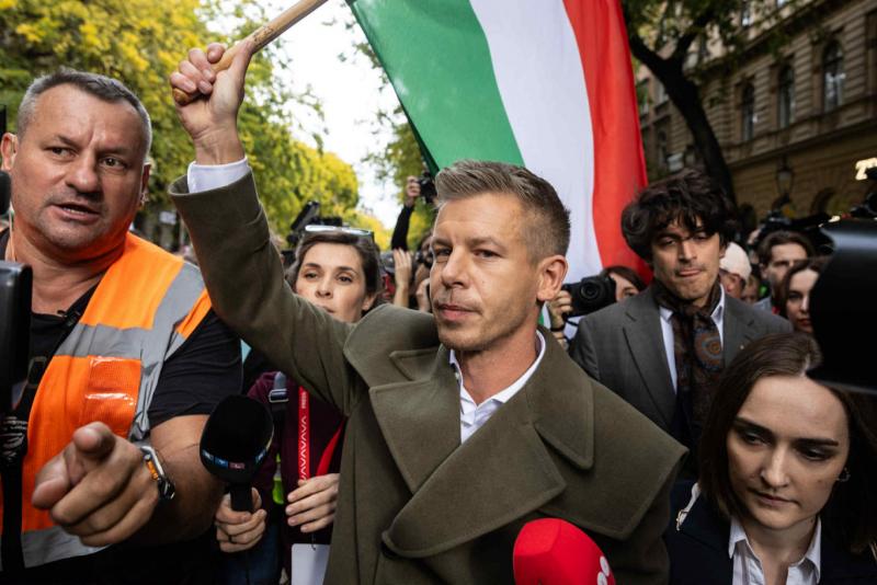 Magyar Péter sikeresen legyőzte a nehézségeket és a konkurenciát, idegen környezetben elért győzelme révén pedig hitelesebb populista lett.