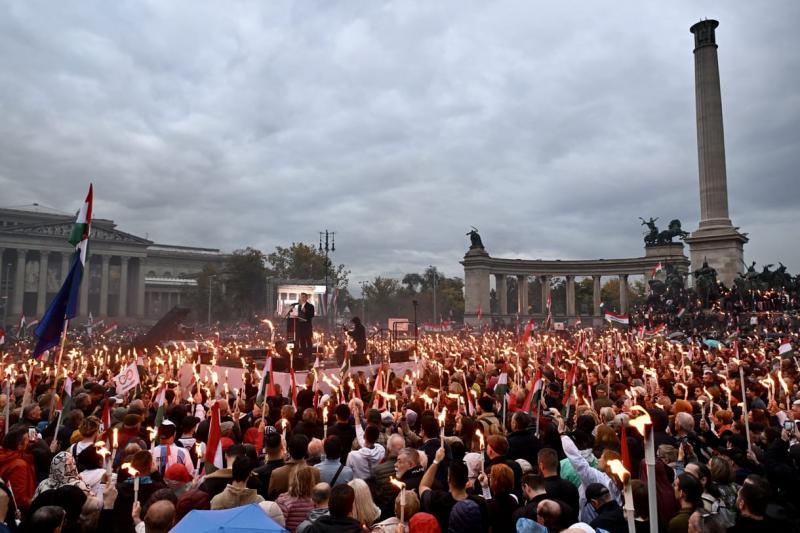 Tóta W. Árpád friss elemzésében kifejti, hogy Magyarország identitása és jövője messze túlmutat a Fidesz politikai keretein. Az ország gazdasági, kulturális és társadalmi szövetét nem csupán egy párt határozza meg, hanem a sokszínűség, a közösségi értékek