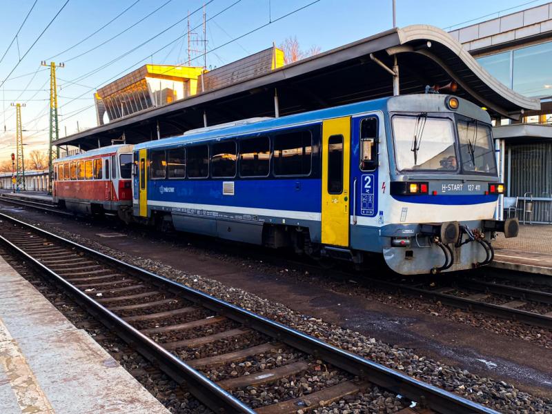 Mátészalkán egy vonat elszabadult, és négy kilométeren át száguldott, miközben három váltót rongált meg az útja során. Végül azonban megpihent, mintha csak fáradtan meg akarta volna találni a nyugalmat.