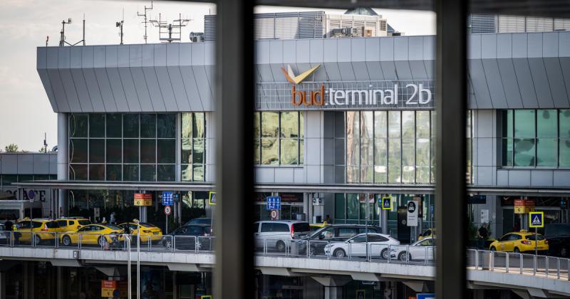 A ferihegyi repülőtér világát teljesen új irányba tereli a legújabb bejelentés, amelyet két jelentős miniszter tett. Az átformálás minden részletében érezhető lesz, és új lehetőségeket nyit meg az utazók előtt.